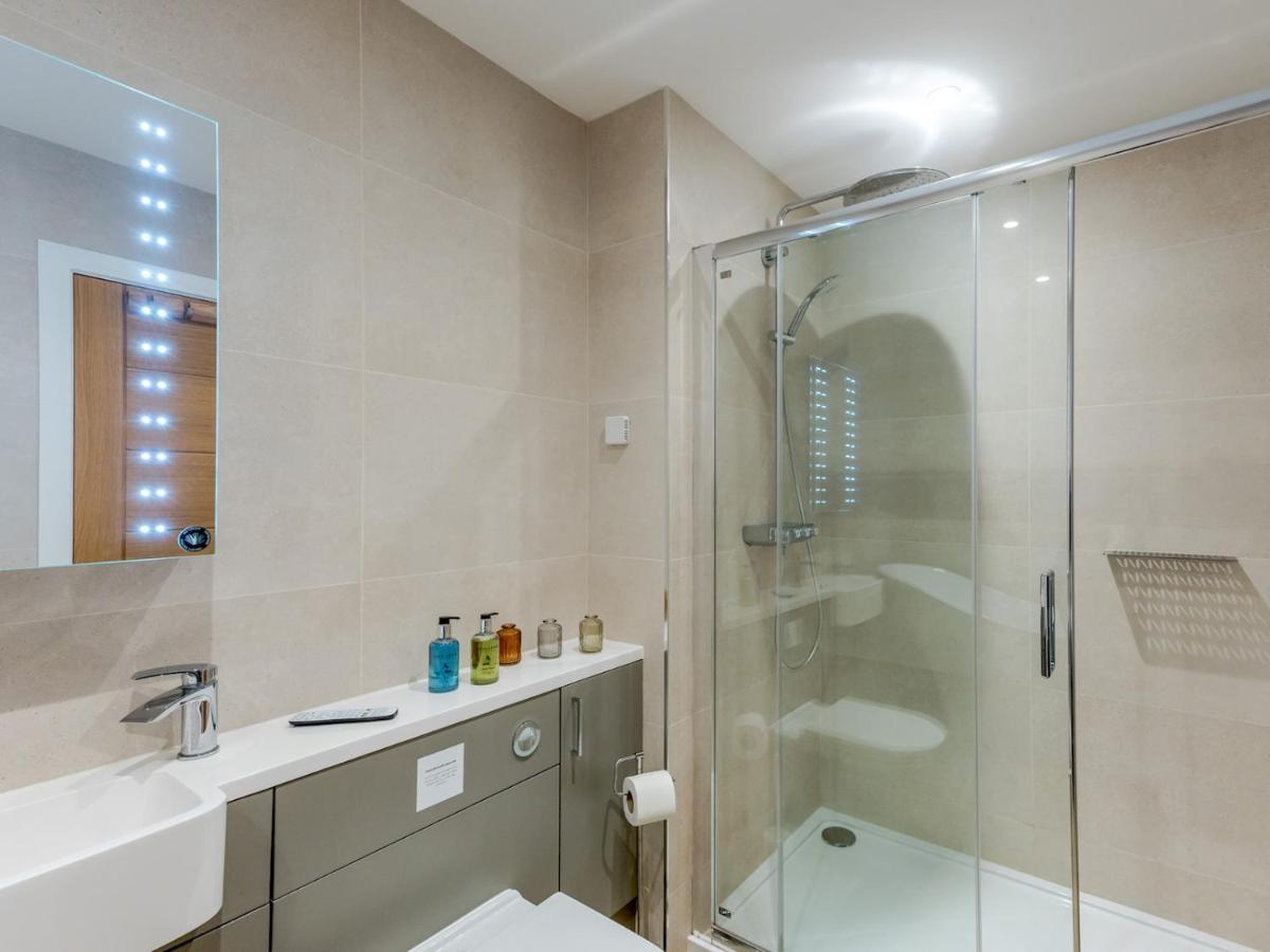 Pass The Keys 1 Bed Albury Contemporary Apartment With Secure Parking شروزبري المظهر الخارجي الصورة